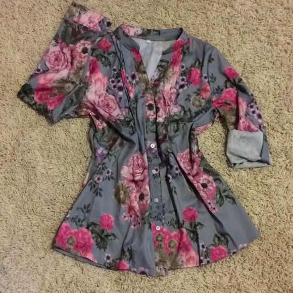 Tops - Women’s XL floral blouse